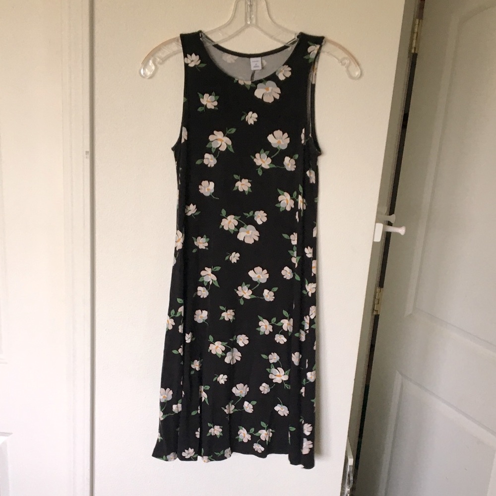 OLD NAVY•Black+white floral midi dress